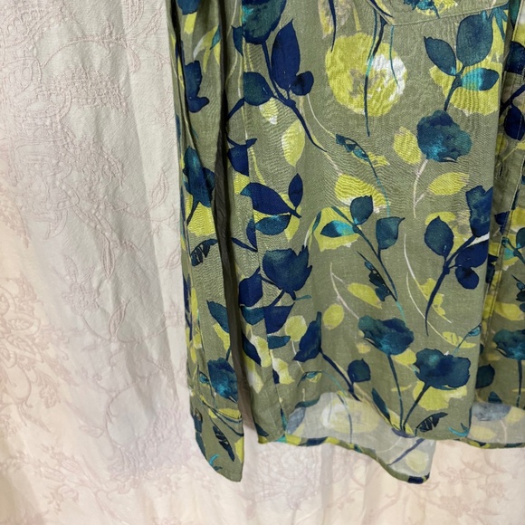 Sundance Woman’s Long Sleeve Collared Button Up Floral Multicolor Blouse Size XS - Picture 4 of 7
